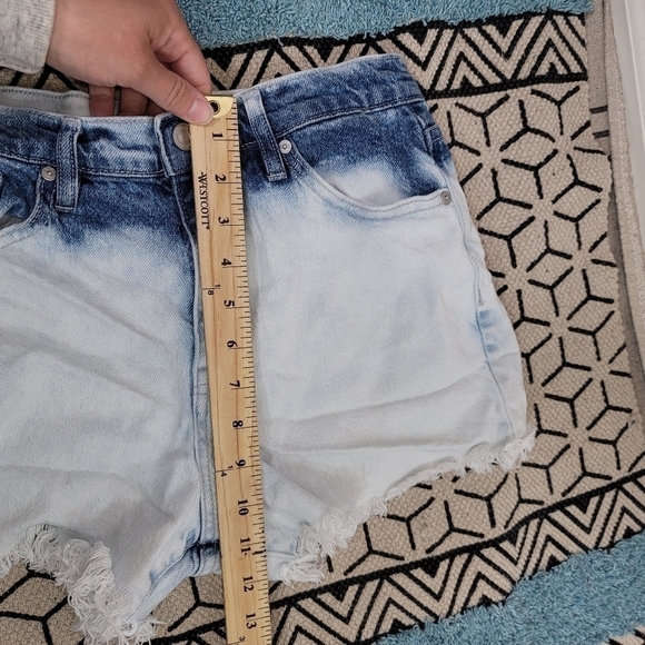 KANCAN RAW HEM TWO TONE DENIM SHORTS, SZ MEDIUM - Picture 9 of 9